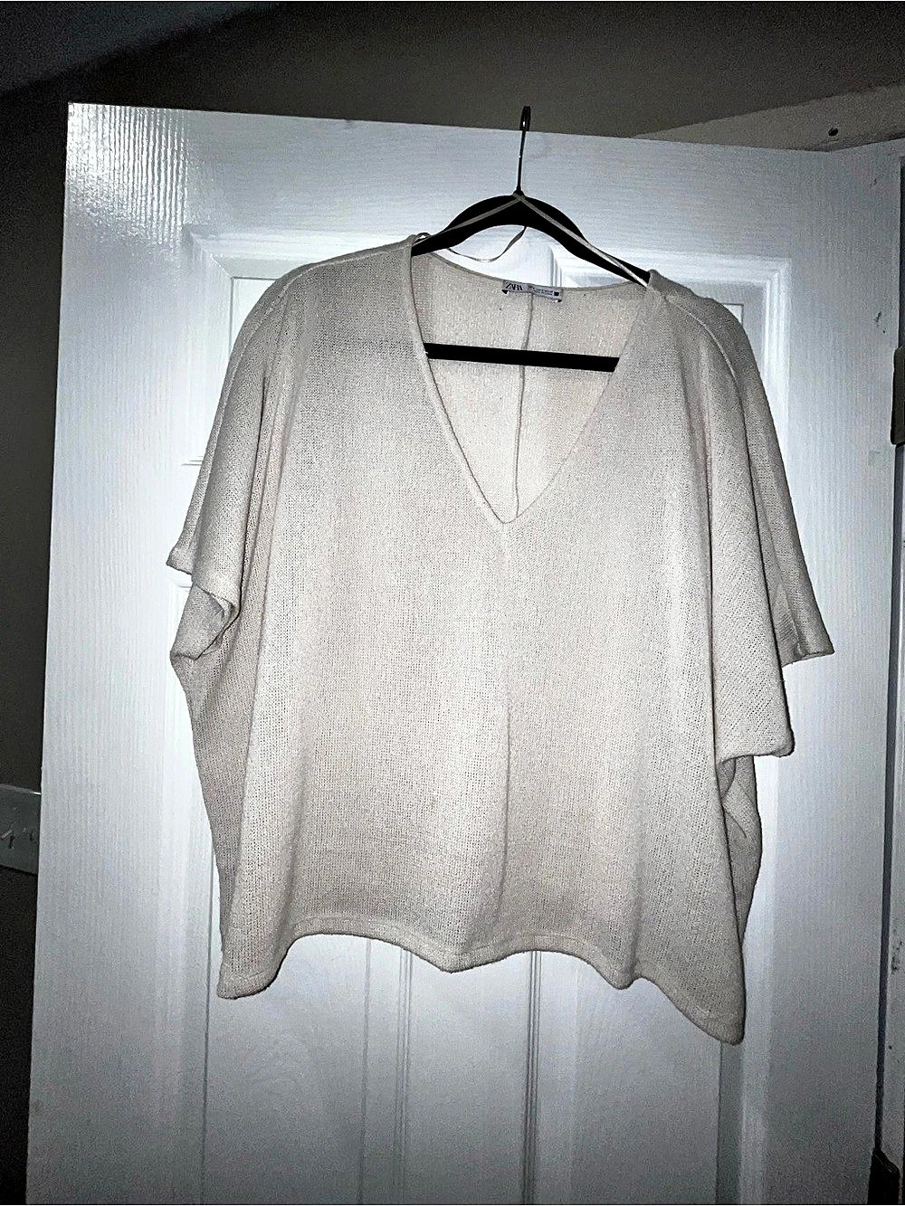 Zara Women's V-Neck oversized tee Size small Like New